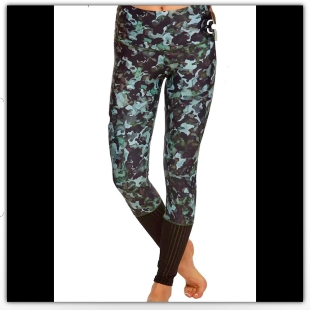 Strut this camo leggings see description